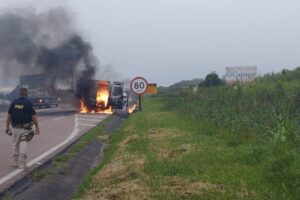 Van incendiada