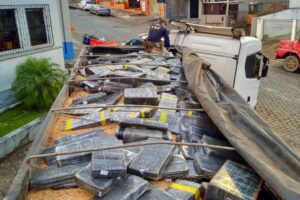 Maconha escondida em carga de soja