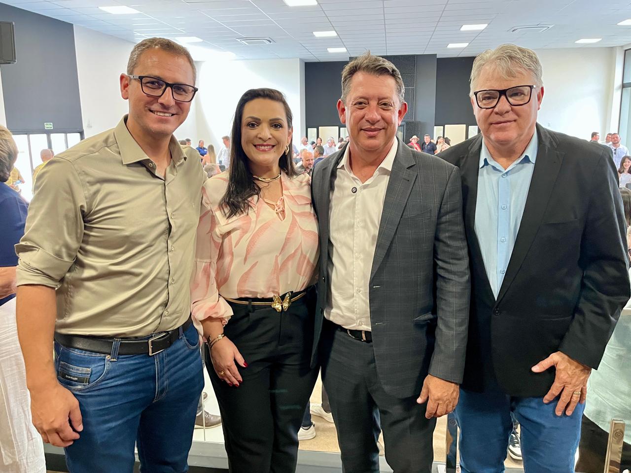 Nova diretoria reforça o compromisso com o desenvolvimento dos Campos Gerais. Gestão também é formada pelos prefeitos Douglas Modesto, de Ipiranga; Altamir Sanson, de Palmeira; e Elisangela Pedroso, de Carambeí