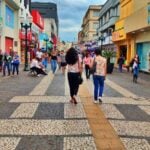 Foto do calçadão de Ponta Grossa ilustra comércio durante a copa