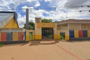 crianca-levada-escola-engano-1-960×592
