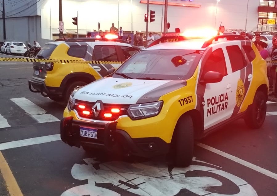 Viaturas policiais no local do crime, no bairro Nova Rússia