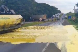 Incidente com dois caminhões na BR-376
