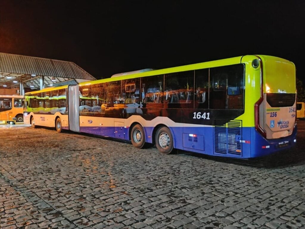 Ônibus superarticulado em PG