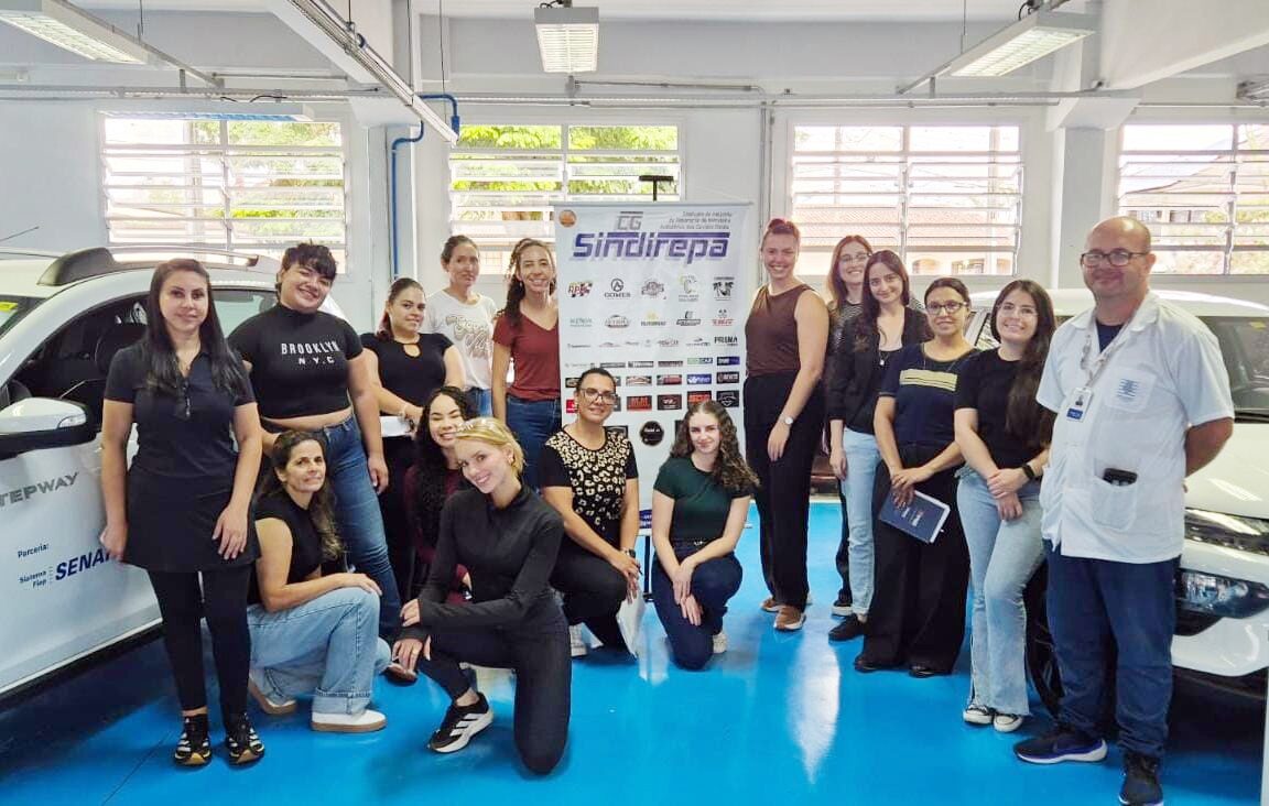 Alunas do Curso de Mecânica para mulheres
