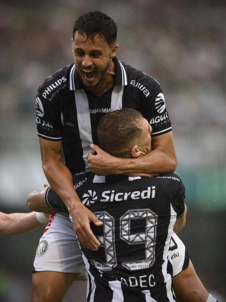 Sicredi já integra camisa do Operário
