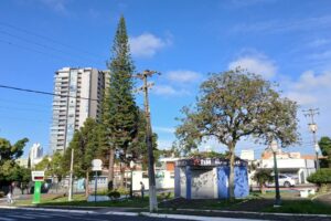 Praça do Rotary na Avenida Monteiro Lobato ilustra a previsão do tempo