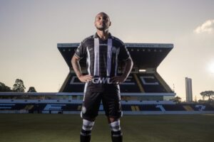 Felipe Augusto volta a usar a camisa do Operário