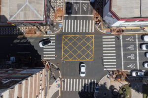 Imagem aérea mostra cruzamento na Rua Balduíno Taques, no Centro de Ponta Grossa