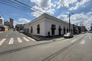 Imóvel histórico de Ponta Grossa, antiga ervateria, depois danceteria Magic, na esquina da Rua Doutor Colares com Benjamin Constant