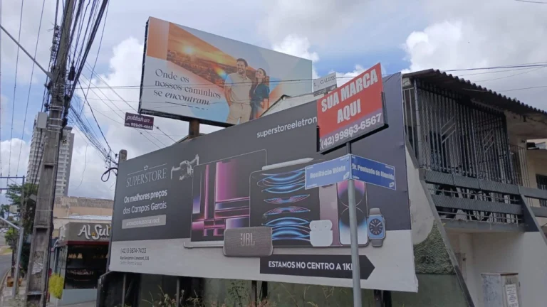 Outdoors com publicidade em Ponta Grossa