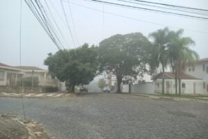 Foto de rua ilustra previsão do tempo em ponta grossa