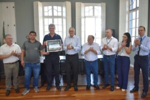 Prefeito de Jaguariaíva recebe Selo de Gestão Sustentavel