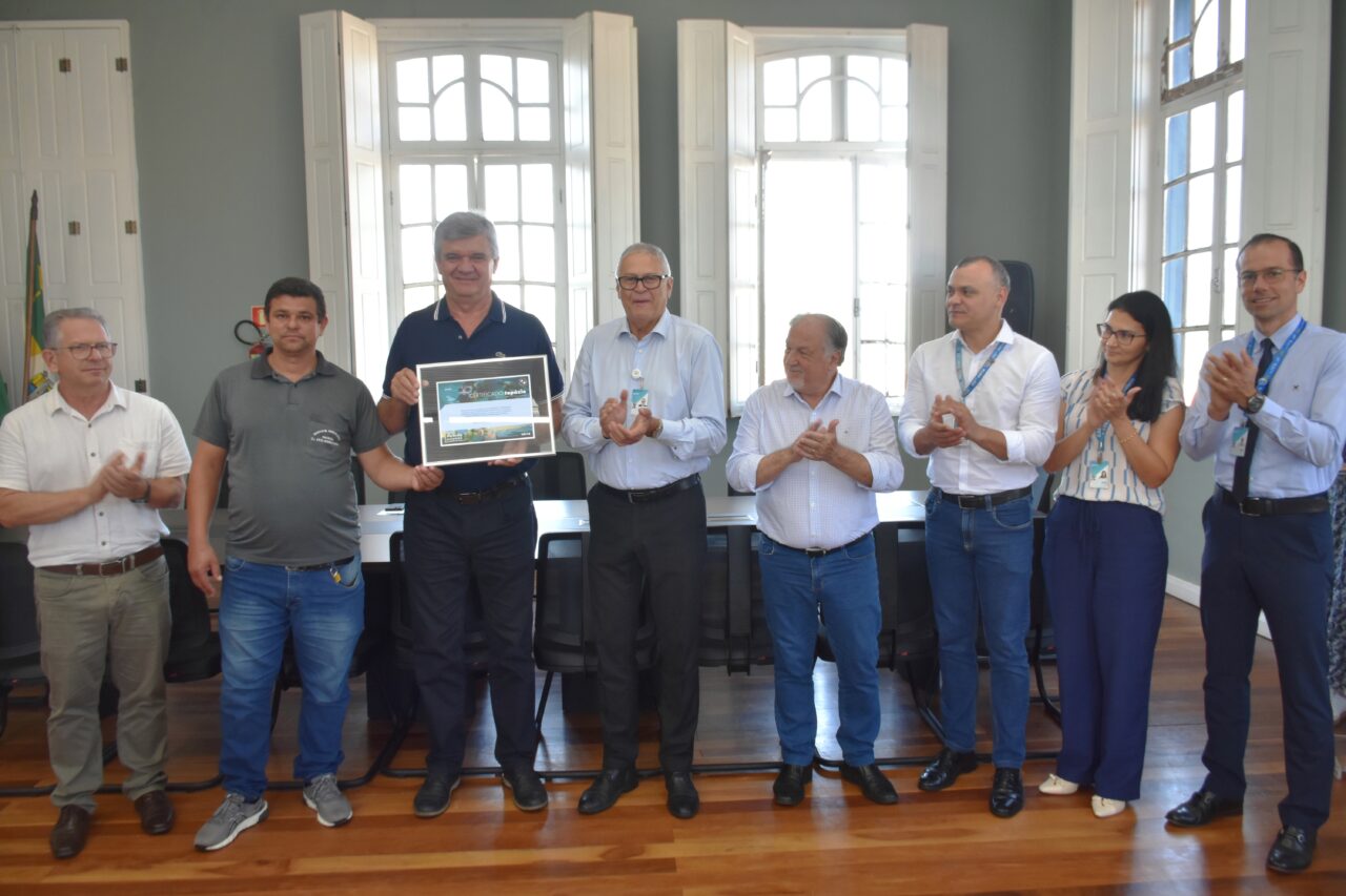 Prefeito de Jaguariaíva recebe Selo de Gestão Sustentavel