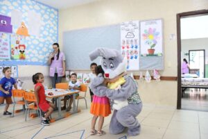 Páscoa em Pirai do Sul é marcada por entrega de ovos nas escolas