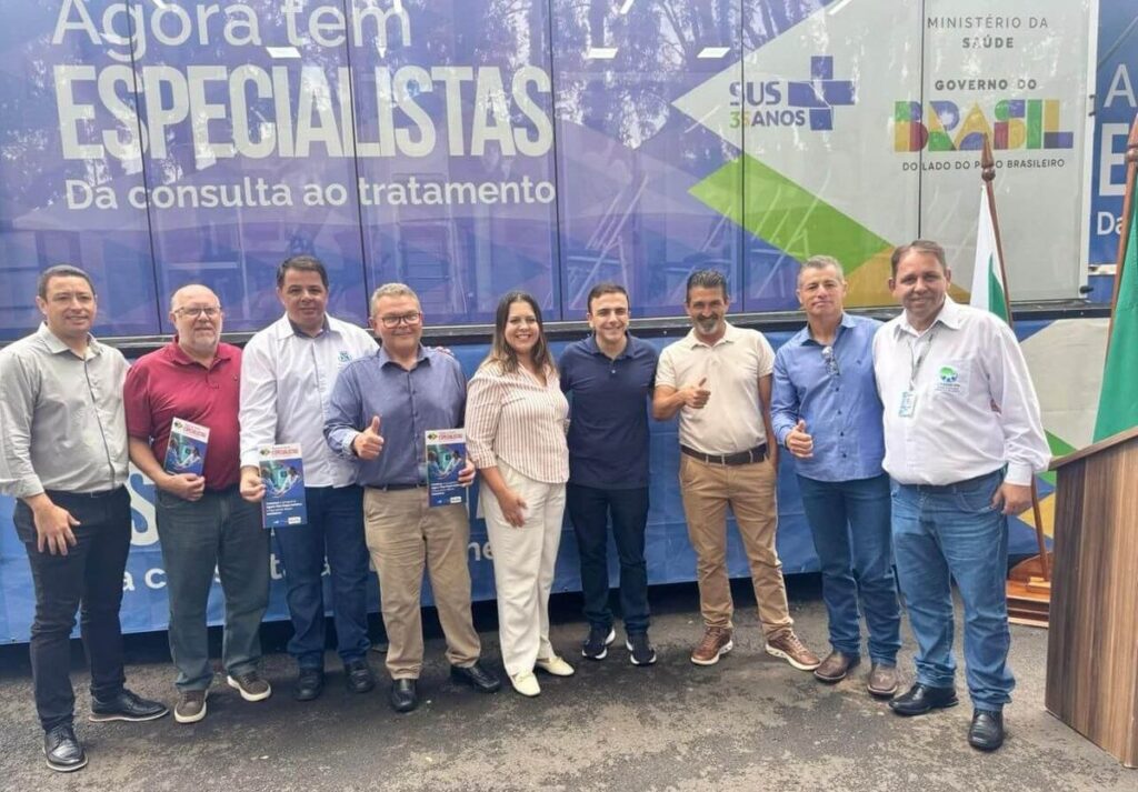 Aliel Machado e lideranças em evento da Carreta da Saúde da Mulher, em Telêmaco Borba