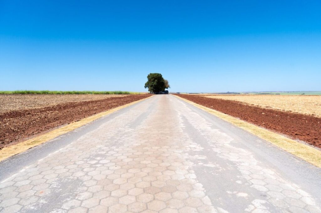 Estrada rural de Paraíso do Norte recuperada com recursos da Itaipu.
