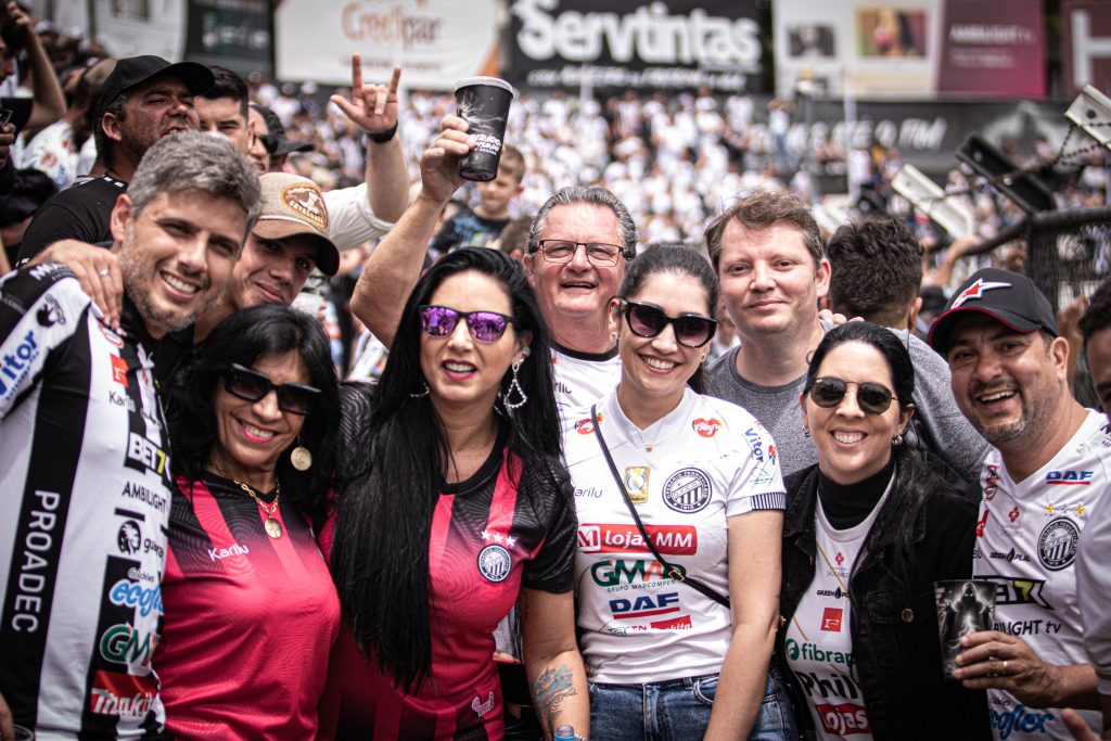 foto torcida operário ação mulher