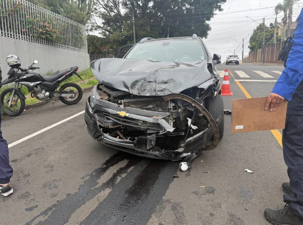 acidente entre Onix e onibus da VCG no Jardim Carvalho