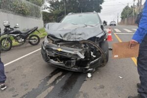 acidente entre Onix e onibus da VCG no Jardim Carvalho
