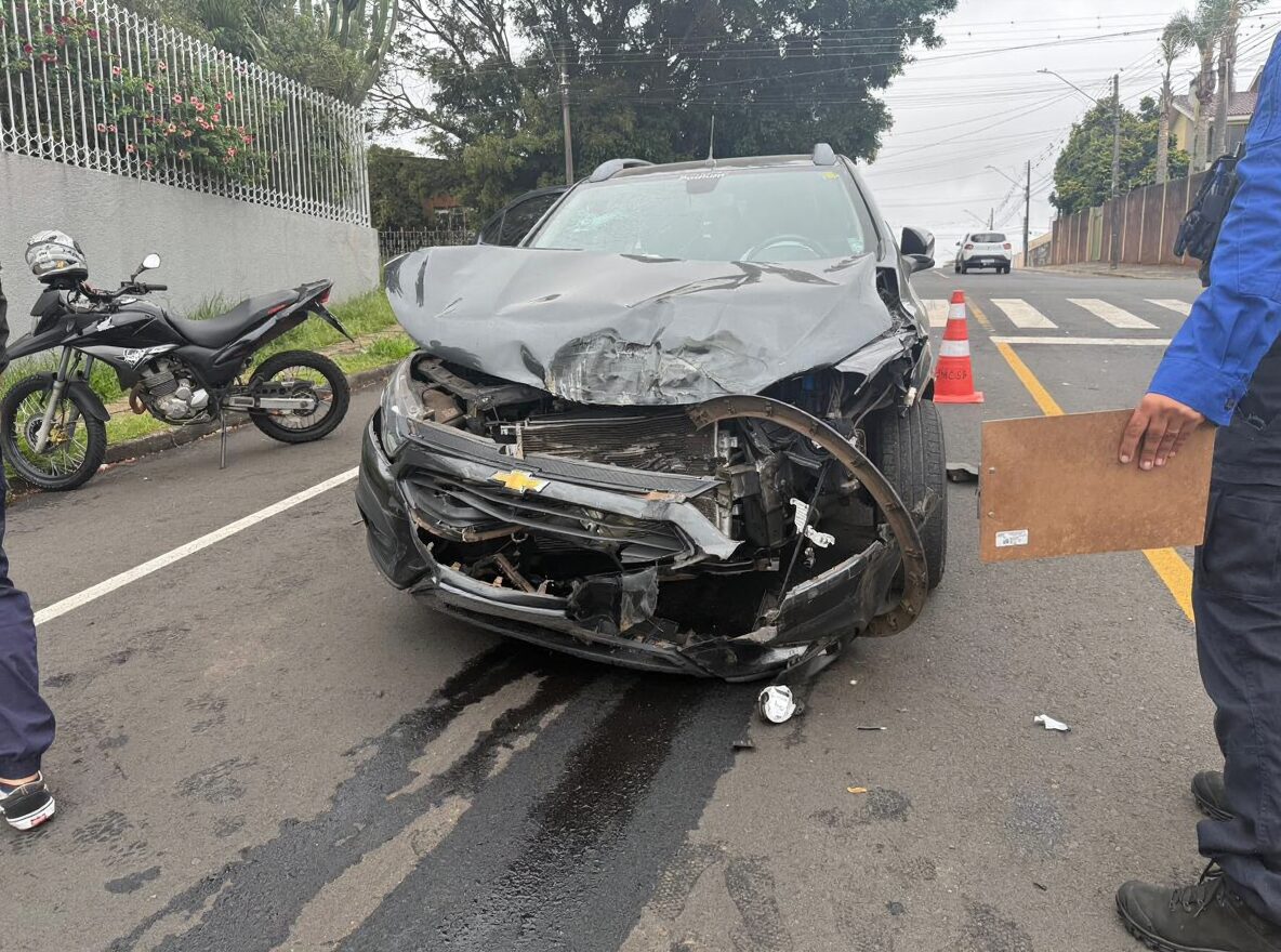 acidente entre Onix e onibus da VCG no Jardim Carvalho