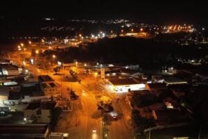 Vista aérea noturna de trecho da BR-373 em Ponta Grossa, administrado pela concessionária Motiva Paraná