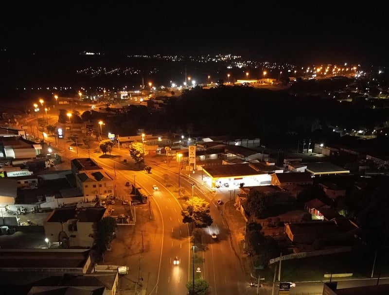 Vista aérea noturna de trecho da BR-373 em Ponta Grossa, administrado pela concessionária Motiva Paraná
