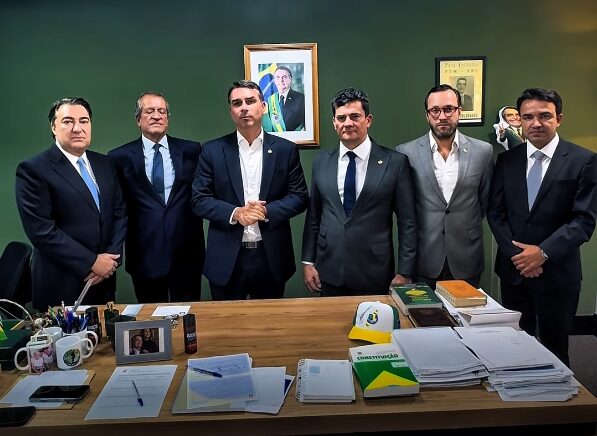 Sérgio Moro, Flavio Bolsonaro e políticos do PL