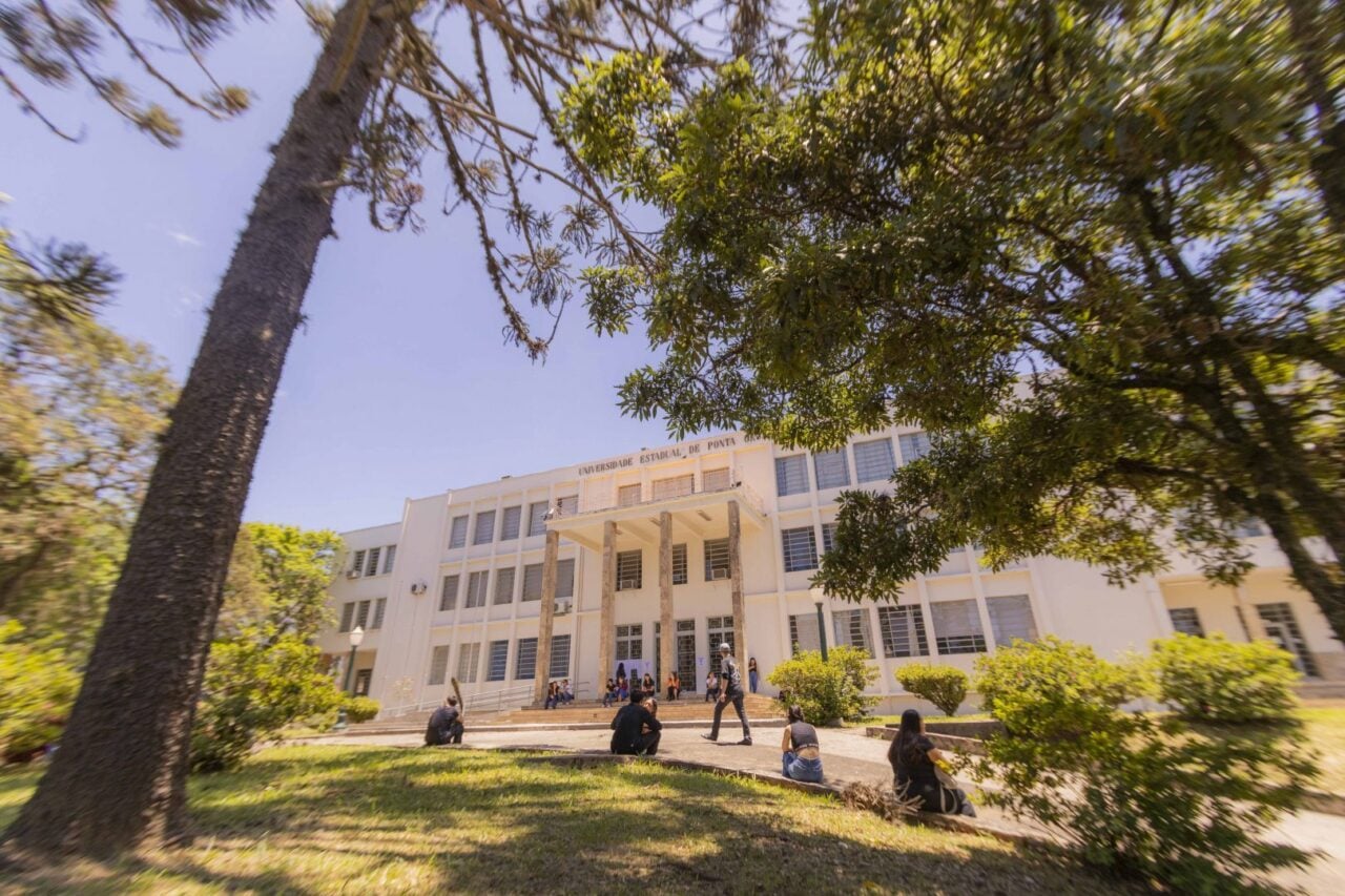 Fachada frontal do Campus Central da UEPG