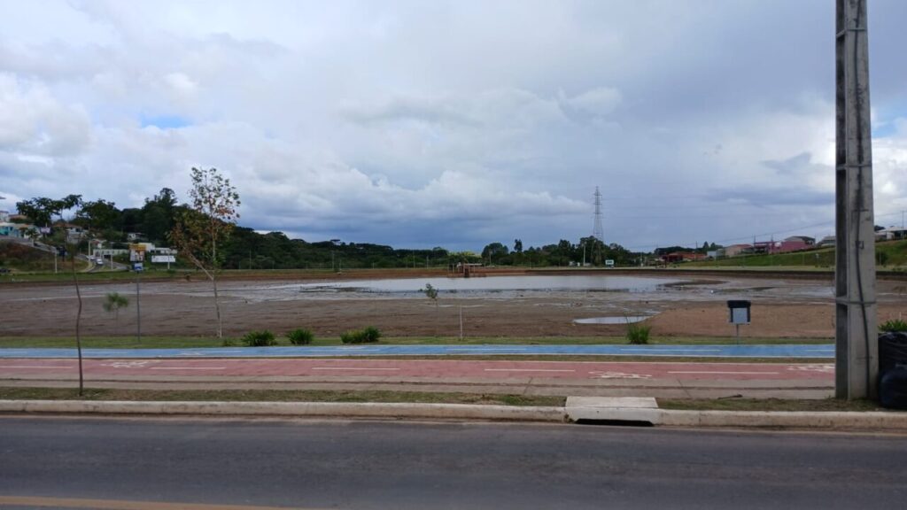 Lago de Olarias com baixo nível de água