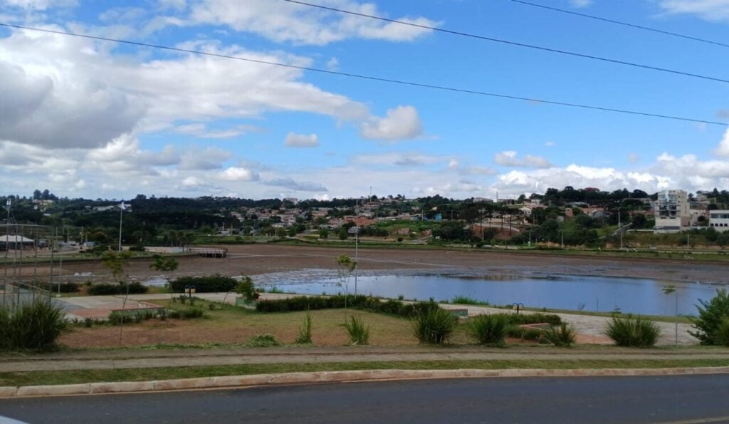 Lago de Olarias com baixo nível de água