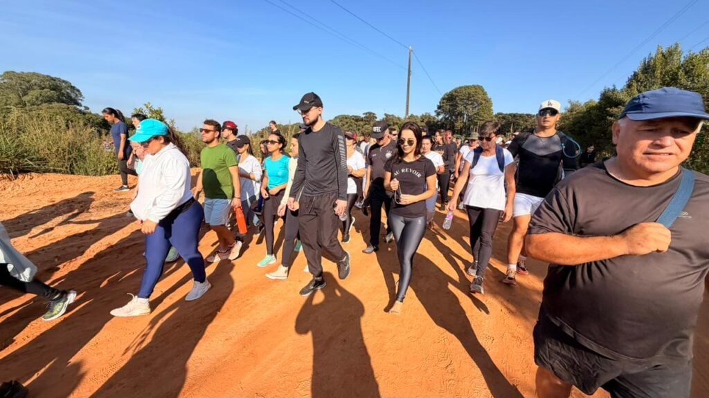 Caminhada Penitencial na Estrada do Alagados, em Ponta Grossa, em abril de 2026