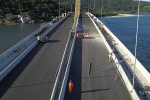 Ponte de Guaratuba recebe asfalto-borracha