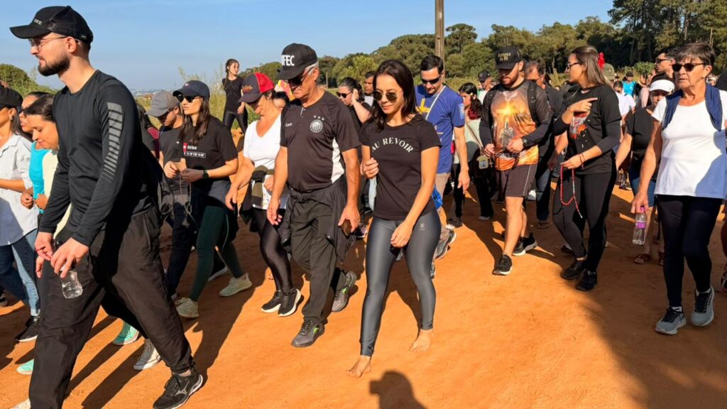 Caminhada Penitencial na Estrada do Alagados, em Ponta Grossa, em abril de 2026