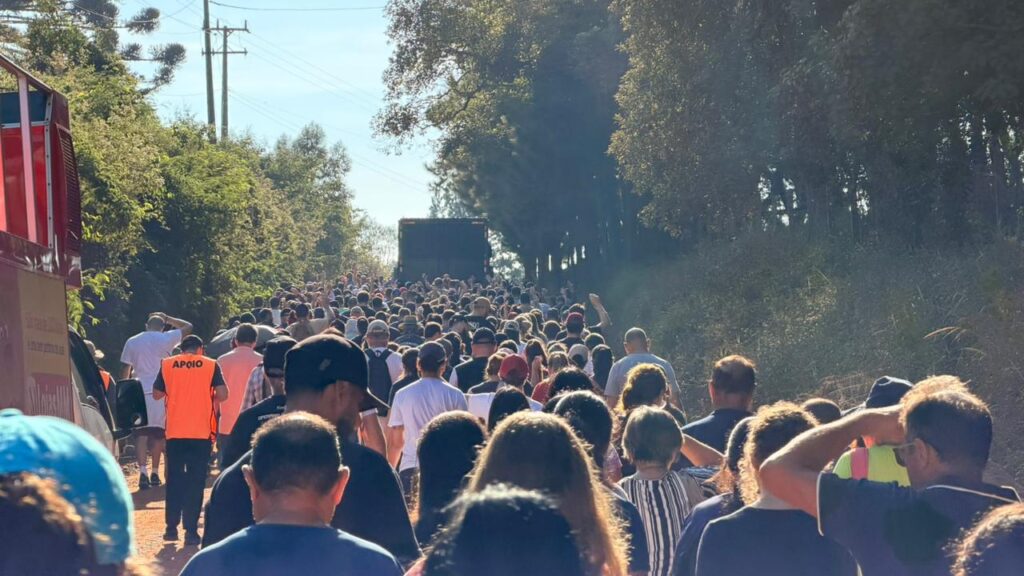 Caminhada Penitencial na Estrada do Alagados, em Ponta Grossa, em abril de 2026