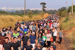 Caminhada Penitencial na Estrada do Alagados, em Ponta Grossa, em abril de 2026