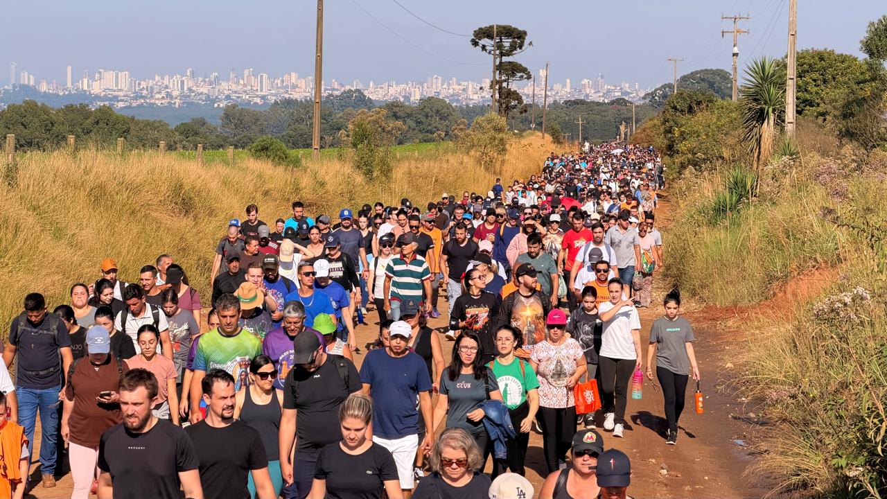 Caminhada Penitencial na Estrada do Alagados, em Ponta Grossa, em abril de 2026