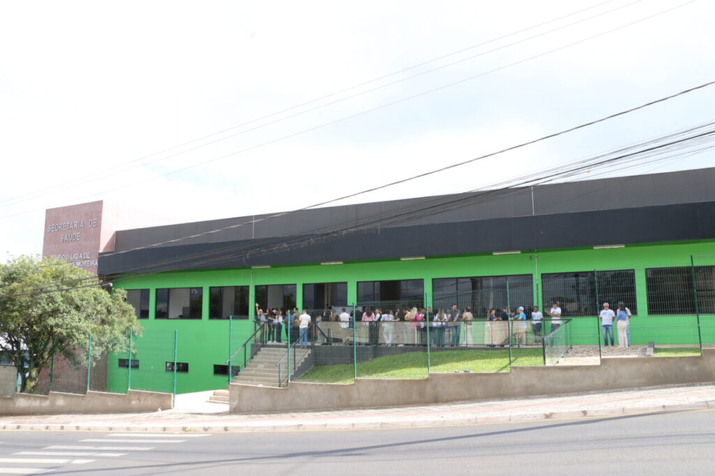 Castro inaugura sede da Secretaria Municipla
