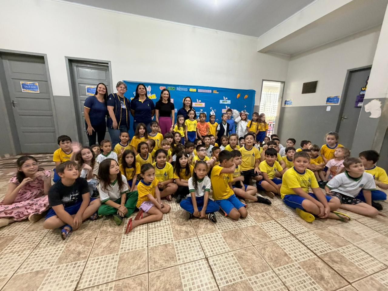Mabel Canto em entrega de recursos para escola de Ipiranga