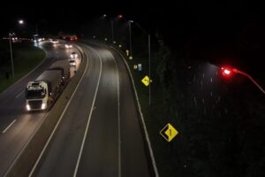 Luzes sinalizam perigo na Serra do Mar