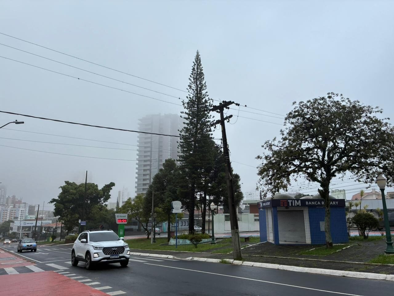 cerração e neblina no céu de ponta grossa ilustram previsão do tempo
