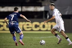 Atleta do Operário e do Fortaleza em campo