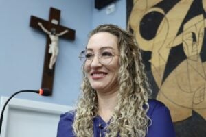 Profa de projeto que atende vítimas de violência doméstica