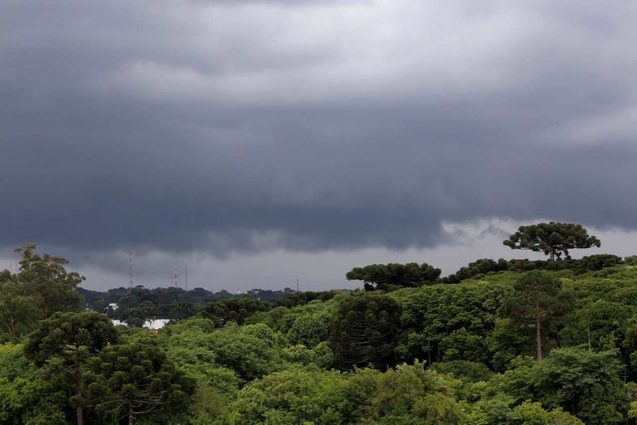 Núvens de chuva em Curitiba