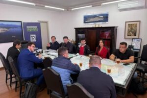 Reunião entre representantes do DER, Motiva Paraná, e entidades de Ponta Grossa
