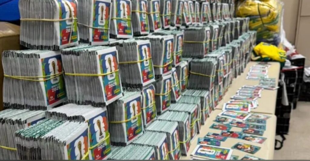 CD_x_200 mil figurinhas falsas