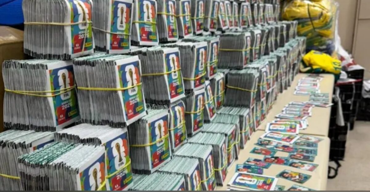 CD_x_200 mil figurinhas falsas