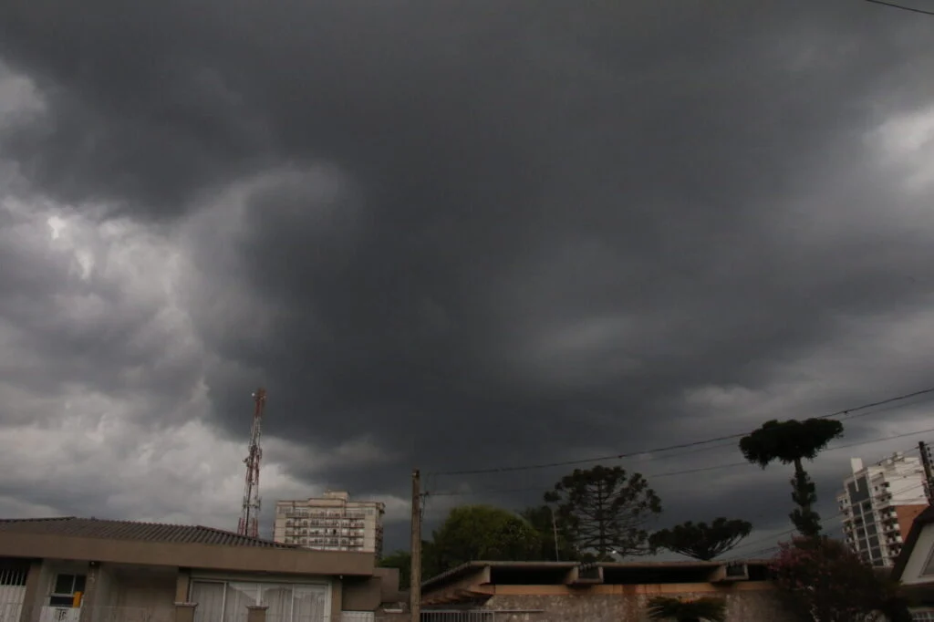CD_x_risco de tempestade em PG