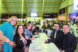 Como uma festa religiosa se transforma em experiência turística, cultural e comunitária ✨Na noit