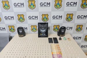 GCM PRENDE JOVEM COM 200 PEDRAS DE CRACK EM PG